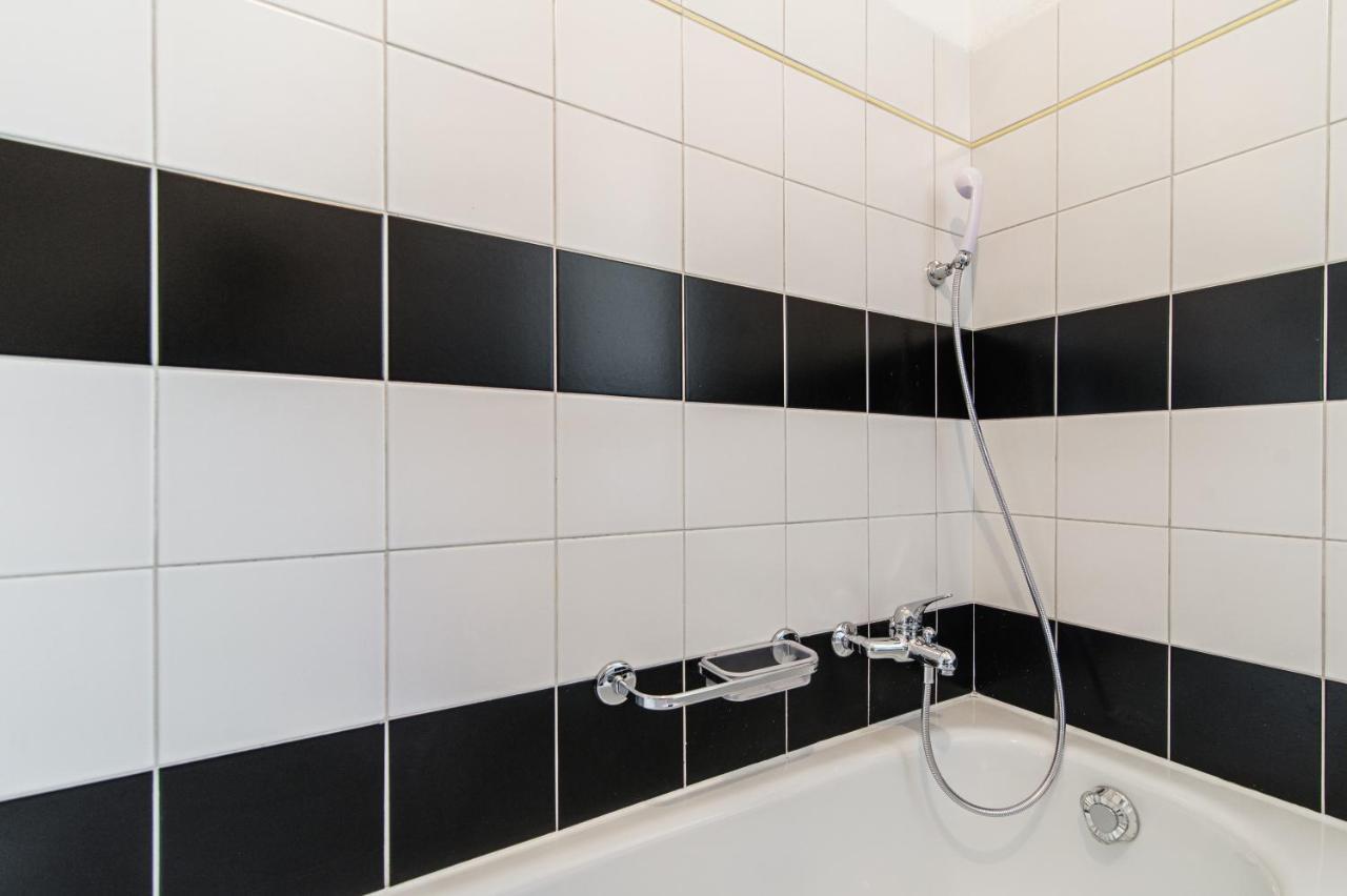 Giuka Apartment By Quokka 360 - Close To The Station Massagno Bagian luar foto
